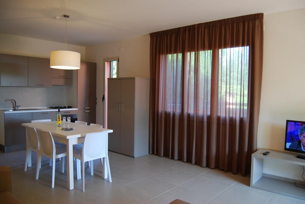 Residenze Al Colle Dei Pini Apart otel Riccione Oda fotoğraf