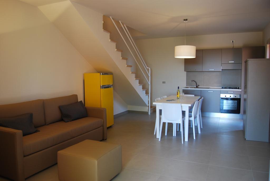Residenze Al Colle Dei Pini Apart otel Riccione Oda fotoğraf