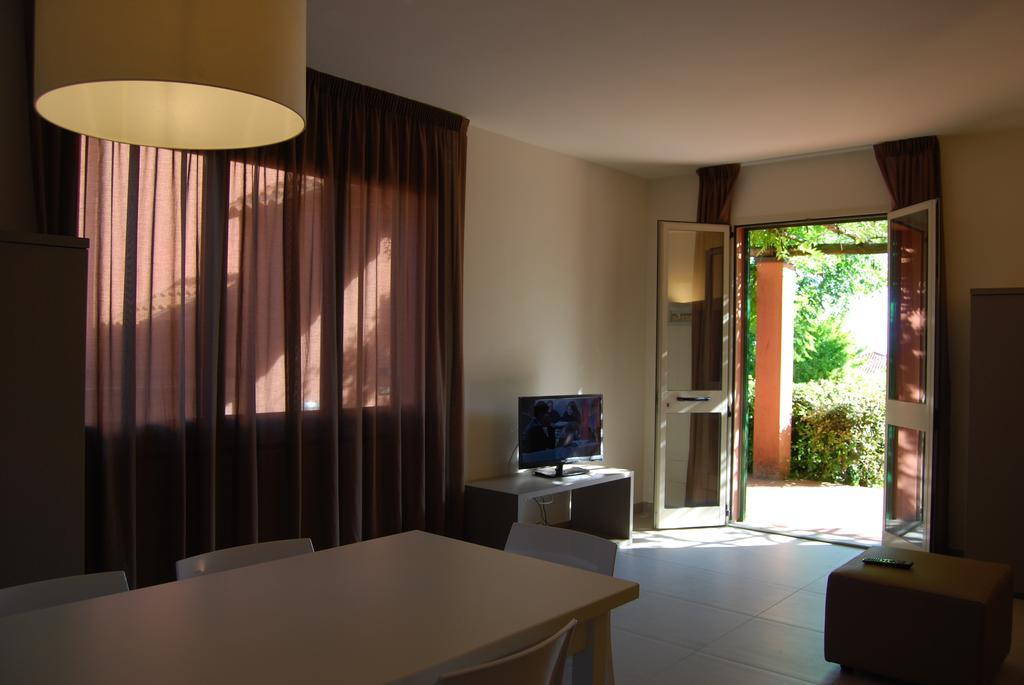 Residenze Al Colle Dei Pini Apart otel Riccione Oda fotoğraf