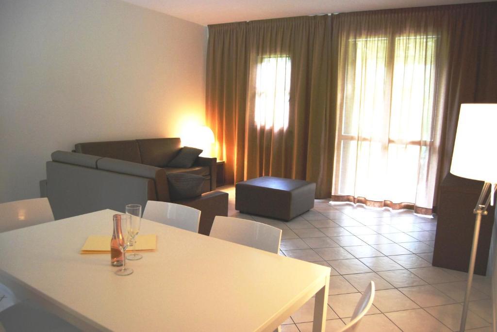Residenze Al Colle Dei Pini Apart otel Riccione Oda fotoğraf