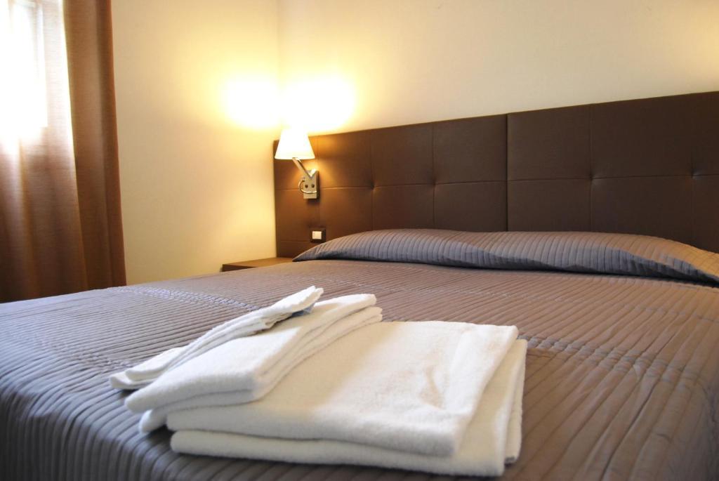 Residenze Al Colle Dei Pini Apart otel Riccione Oda fotoğraf