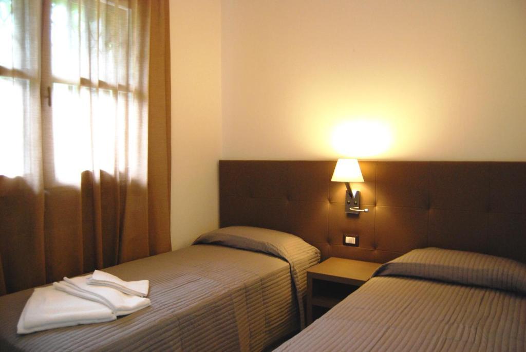 Residenze Al Colle Dei Pini Apart otel Riccione Oda fotoğraf