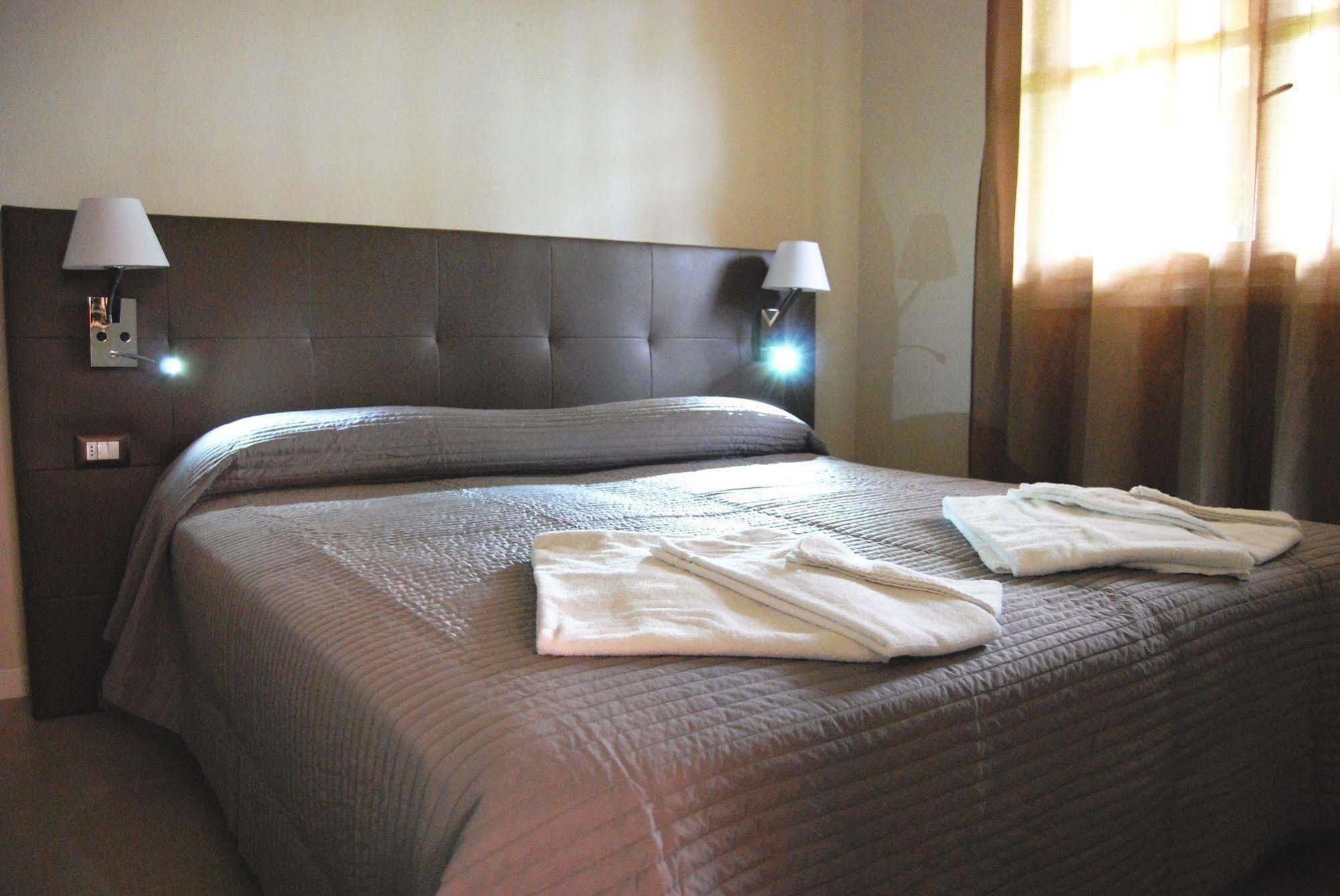 Residenze Al Colle Dei Pini Apart otel Riccione Dış mekan fotoğraf